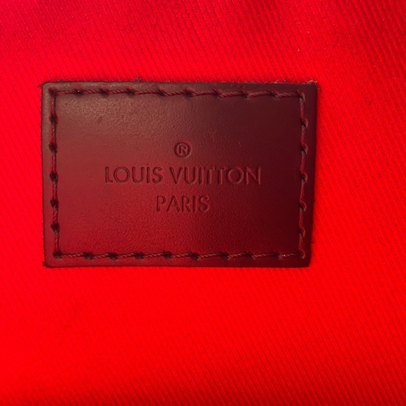 Louis Vuitton Crossbody - Picture 15 of 15